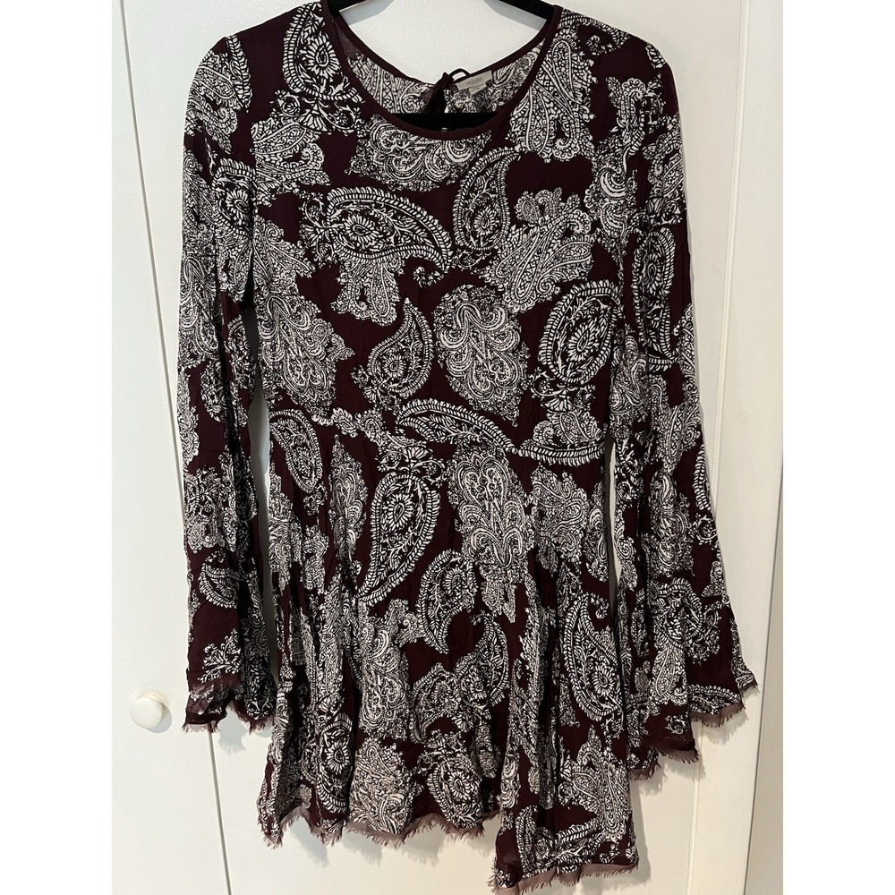 ecote Paisley Print Bell Sleeve Mini Dress Keyhole Cutout Back 4‎ Maroon